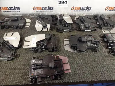 LOTE 293 - 01 BASE E 01 COPO DE LIQUIDIFICADOR INDUSTRIAL MARCAS E MODELOS DIVERSOS. (NO ESTADO) ATENÇÃO! FAZER A VISITAÇÃO ANTES DE ARREMATAR, NÃO SABEMOS SE FUNCIONA. LEILÃO NÃO TEM GARANTIA E NEM DEVOLUÇÃO, SUJEITO A POSSÍVEIS AVARIAS VISÍVEIS/OCULTAS E/OU AUSÊNCIA DE COMPONENTES.