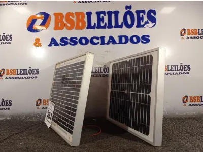 LOTE 387 - 02 PAINÉIS SOLARES 18V 10W.  (NO ESTADO) ATENÇÃO! FAZER A VISITAÇÃO ANTES DE ARREMATAR, NÃO SABEMOS SE FUNCIONA. LEILÃO NÃO TEM GARANTIA E NEM DEVOLUÇÃO, SUJEITO A POSSÍVEIS AVARIAS VISÍVEIS/OCULTAS E/OU AUSÊNCIA DE COMPONENTES.