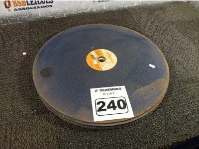LOTE 240 - 05 DISCOS CLIPPERS: DIÂMETRO 18, ESPECIFICAÇÃO MR-822, RPM 3069. (NO ESTADO) ATENÇÃO! FAZER A VISITAÇÃO ANTES DE ARREMATAR, NÃO SABEMOS SE FUNCIONA. LEILÃO NÃO TEM GARANTIA E NEM DEVOLUÇÃO, SUJEITO A POSSÍVEIS AVARIAS VISÍVEIS/OCULTAS E/OU AUSÊNCIA DE COMPONENTES.