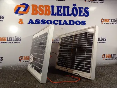 LOTE 341 - 02 PAINÉIS SOLARES 18V 10W.  (NO ESTADO) ATENÇÃO! FAZER A VISITAÇÃO ANTES DE ARREMATAR, NÃO SABEMOS SE FUNCIONA. LEILÃO NÃO TEM GARANTIA E NEM DEVOLUÇÃO, SUJEITO A POSSÍVEIS AVARIAS VISÍVEIS/OCULTAS E/OU AUSÊNCIA DE COMPONENTES.