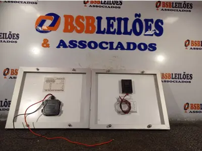 LOTE 341 - 02 PAINÉIS SOLARES 18V 10W.  (NO ESTADO) ATENÇÃO! FAZER A VISITAÇÃO ANTES DE ARREMATAR, NÃO SABEMOS SE FUNCIONA. LEILÃO NÃO TEM GARANTIA E NEM DEVOLUÇÃO, SUJEITO A POSSÍVEIS AVARIAS VISÍVEIS/OCULTAS E/OU AUSÊNCIA DE COMPONENTES.