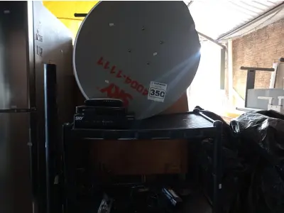 LOTE 350 - 01 ESTANTE MODULAR, 03 BASES DE POSTE PARA JARDIM, 02 SUPORTES DE FERRO, 01 PEITO DE AÇO, 20 LITROS DE PRAGUICIDA E 01 ANTENA DA SKY COM AVARIAS. (NO ESTADO) ATENÇÃO! FAZER A VISITAÇÃO ANTES DE ARREMATAR, NÃO SABEMOS SE FUNCIONA. LEILÃO NÃO TEM GARANTIA E NEM DEVOLUÇÃO, SUJEITO A POSSÍVEIS AVARIAS VISÍVEIS/OCULTAS E/OU AUSÊNCIA DE COMPONENTES.