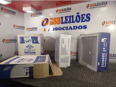 LOTE 147 - 04 LUMINÁRIAS DE EMBUTIR. (NO ESTADO) ATENÇÃO! FAZER A VISITAÇÃO ANTES DE ARREMATAR, NÃO SABEMOS SE FUNCIONA. LEILÃO NÃO TEM GARANTIA E NEM DEVOLUÇÃO, SUJEITO A POSSÍVEIS AVARIAS VISÍVEIS/OCULTAS E/OU AUSÊNCIA DE COMPONENTES.