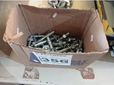 LOTE 356 - 01 LOTE COM VÁRIOS CHUMBADORES PARABOLT. (NO ESTADO) ATENÇÃO! FAZER A VISITAÇÃO ANTES DE ARREMATAR, NÃO SABEMOS SE FUNCIONA. LEILÃO NÃO TEM GARANTIA E NEM DEVOLUÇÃO, SUJEITO A POSSÍVEIS AVARIAS VISÍVEIS/OCULTAS E/OU AUSÊNCIA DE COMPONENTES.