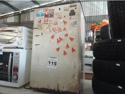 LOTE 115 - 01 FRIGOBAR MARCA CÔNSUL 220V. (NO ESTADO) ATENÇÃO! FAZER A VISITAÇÃO ANTES DE ARREMATAR, NÃO SABEMOS SE FUNCIONA. LEILÃO NÃO TEM GARANTIA E NEM DEVOLUÇÃO, SUJEITO A POSSÍVEIS AVARIAS VISÍVEIS/OCULTAS E/OU AUSÊNCIA DE COMPONENTES.