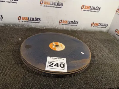 LOTE 240 - 05 DISCOS CLIPPERS: DIÂMETRO 18, ESPECIFICAÇÃO MR-822, RPM 3069. (NO ESTADO) ATENÇÃO! FAZER A VISITAÇÃO ANTES DE ARREMATAR, NÃO SABEMOS SE FUNCIONA. LEILÃO NÃO TEM GARANTIA E NEM DEVOLUÇÃO, SUJEITO A POSSÍVEIS AVARIAS VISÍVEIS/OCULTAS E/OU AUSÊNCIA DE COMPONENTES.