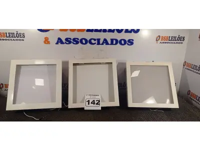 LOTE 142 - 03 LUMINÁRIAS DE EMBUTIR. (NO ESTADO) ATENÇÃO! FAZER A VISITAÇÃO ANTES DE ARREMATAR, NÃO SABEMOS SE FUNCIONA. LEILÃO NÃO TEM GARANTIA E NEM DEVOLUÇÃO, SUJEITO A POSSÍVEIS AVARIAS VISÍVEIS/OCULTAS E/OU AUSÊNCIA DE COMPONENTES.