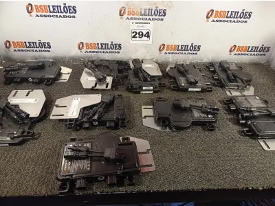 LOTE 293 - 01 BASE E 01 COPO DE LIQUIDIFICADOR INDUSTRIAL MARCAS E MODELOS DIVERSOS. (NO ESTADO) ATENÇÃO! FAZER A VISITAÇÃO ANTES DE ARREMATAR, NÃO SABEMOS SE FUNCIONA. LEILÃO NÃO TEM GARANTIA E NEM DEVOLUÇÃO, SUJEITO A POSSÍVEIS AVARIAS VISÍVEIS/OCULTAS E/OU AUSÊNCIA DE COMPONENTES.
