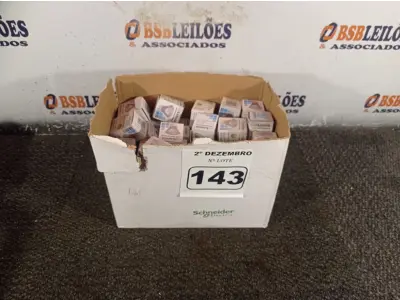 LOTE 143 - 01 LOTE COM APROXIMADAMENTE 80 LÂMPADAS DICROICA 1W 220V. (NO ESTADO) ATENÇÃO! FAZER A VISITAÇÃO ANTES DE ARREMATAR, NÃO SABEMOS SE FUNCIONA. LEILÃO NÃO TEM GARANTIA E NEM DEVOLUÇÃO, SUJEITO A POSSÍVEIS AVARIAS VISÍVEIS/OCULTAS E/OU AUSÊNCIA DE COMPONENTES.