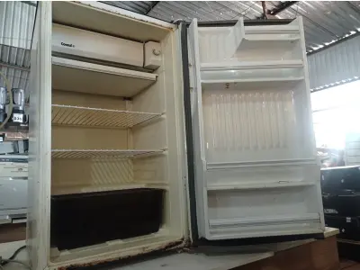 LOTE 115 - 01 FRIGOBAR MARCA CÔNSUL 220V. (NO ESTADO) ATENÇÃO! FAZER A VISITAÇÃO ANTES DE ARREMATAR, NÃO SABEMOS SE FUNCIONA. LEILÃO NÃO TEM GARANTIA E NEM DEVOLUÇÃO, SUJEITO A POSSÍVEIS AVARIAS VISÍVEIS/OCULTAS E/OU AUSÊNCIA DE COMPONENTES.