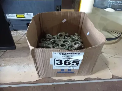 LOTE 365 - 01 LOTE COM VÁRIOS CLIPS PARA CABO DE AÇO 3/8”. (NO ESTADO) ATENÇÃO! FAZER A VISITAÇÃO ANTES DE ARREMATAR, NÃO SABEMOS SE FUNCIONA. LEILÃO NÃO TEM GARANTIA E NEM DEVOLUÇÃO, SUJEITO A POSSÍVEIS AVARIAS VISÍVEIS/OCULTAS E/OU AUSÊNCIA DE COMPONENTES.
