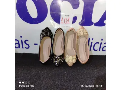 LOTE 101 - 02 – PARES DE CALÇADOS FEMININO Nº 35 (NO ESTADO, NÃO SABEMOS SE FUNCIONA. LEILÃO NÃO TEM GARANTIA E NEM DEVOLUÇÃO, SUJEITO A POSSÍVEIS AVARIAS VISÍVEIS/OCULTAS E/OU AUSÊNCIA DE COMPONENTES)