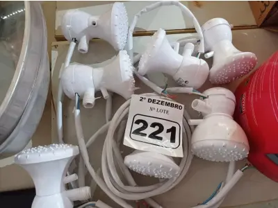 LOTE 221 - 07 CHUVEIROS MARCAS E MODELOS DIVERSOS. (NO ESTADO) ATENÇÃO! FAZER A VISITAÇÃO ANTES DE ARREMATAR, NÃO SABEMOS SE FUNCIONA. LEILÃO NÃO TEM GARANTIA E NEM DEVOLUÇÃO, SUJEITO A POSSÍVEIS AVARIAS VISÍVEIS/OCULTAS E/OU AUSÊNCIA DE COMPONENTES.