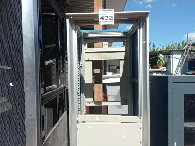 LOTE 492 - 01 RACK PARA EQUIPAMENTOS DE TELECOMUNICAÇÕES. (NO ESTADO) ATENÇÃO! FAZER A VISITAÇÃO ANTES DE ARREMATAR, NÃO SABEMOS SE FUNCIONA. LEILÃO NÃO TEM GARANTIA E NEM DEVOLUÇÃO, SUJEITO A POSSÍVEIS AVARIAS VISÍVEIS/OCULTAS E/OU AUSÊNCIA DE COMPONENTES.