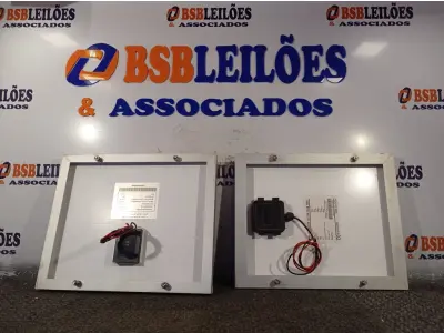 LOTE 466 - 02 PAINÉIS SOLARES 18V 10W.  (NO ESTADO) ATENÇÃO! FAZER A VISITAÇÃO ANTES DE ARREMATAR, NÃO SABEMOS SE FUNCIONA. LEILÃO NÃO TEM GARANTIA E NEM DEVOLUÇÃO, SUJEITO A POSSÍVEIS AVARIAS VISÍVEIS/OCULTAS E/OU AUSÊNCIA DE COMPONENTES.