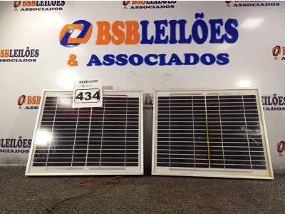 LOTE 434 - 02 PAINÉIS SOLARES 18V 10W.  (NO ESTADO) ATENÇÃO! FAZER A VISITAÇÃO ANTES DE ARREMATAR, NÃO SABEMOS SE FUNCIONA. LEILÃO NÃO TEM GARANTIA E NEM DEVOLUÇÃO, SUJEITO A POSSÍVEIS AVARIAS VISÍVEIS/OCULTAS E/OU AUSÊNCIA DE COMPONENTES.