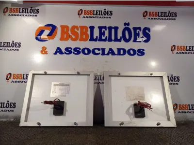 LOTE 458 - 02 PAINÉIS SOLARES 18V 10W.  (NO ESTADO) ATENÇÃO! FAZER A VISITAÇÃO ANTES DE ARREMATAR, NÃO SABEMOS SE FUNCIONA. LEILÃO NÃO TEM GARANTIA E NEM DEVOLUÇÃO, SUJEITO A POSSÍVEIS AVARIAS VISÍVEIS/OCULTAS E/OU AUSÊNCIA DE COMPONENTES.