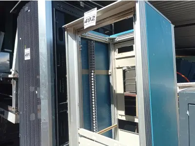 LOTE 492 - 01 RACK PARA EQUIPAMENTOS DE TELECOMUNICAÇÕES. (NO ESTADO) ATENÇÃO! FAZER A VISITAÇÃO ANTES DE ARREMATAR, NÃO SABEMOS SE FUNCIONA. LEILÃO NÃO TEM GARANTIA E NEM DEVOLUÇÃO, SUJEITO A POSSÍVEIS AVARIAS VISÍVEIS/OCULTAS E/OU AUSÊNCIA DE COMPONENTES.