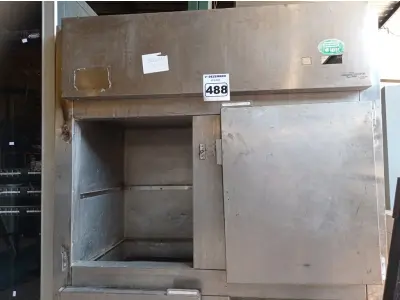 LOTE 488 - 01 GELADEIRA INDUSTRIAL SEM MOTOR COM AVARIAS. (NO ESTADO) ATENÇÃO! FAZER A VISITAÇÃO ANTES DE ARREMATAR, NÃO SABEMOS SE FUNCIONA. LEILÃO NÃO TEM GARANTIA E NEM DEVOLUÇÃO, SUJEITO A POSSÍVEIS AVARIAS VISÍVEIS/OCULTAS E/OU AUSÊNCIA DE COMPONENTES.