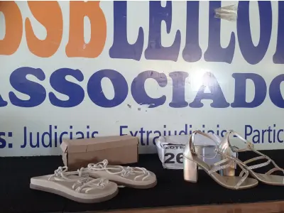 LOTE 269 - 02 – PARES DE CALÇADOS FEMININO Nº 37 (NO ESTADO, NÃO SABEMOS SE FUNCIONA. LEILÃO NÃO TEM GARANTIA E NEM DEVOLUÇÃO, SUJEITO A POSSÍVEIS AVARIAS VISÍVEIS/OCULTAS E/OU AUSÊNCIA DE COMPONENTES)