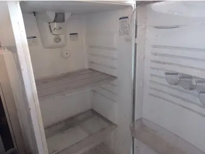 LOTE 482 - 01 GELADEIRA MARCA GE COM AVARIAS. (NO ESTADO) ATENÇÃO! FAZER A VISITAÇÃO ANTES DE ARREMATAR, NÃO SABEMOS SE FUNCIONA. LEILÃO NÃO TEM GARANTIA E NEM DEVOLUÇÃO, SUJEITO A POSSÍVEIS AVARIAS VISÍVEIS/OCULTAS E/OU AUSÊNCIA DE COMPONENTES.