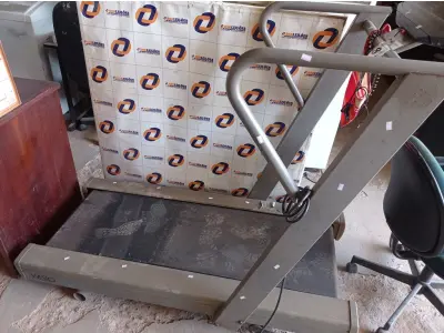 LOTE 481 - 01 ESTEIRA MARCA WESLO. (NO ESTADO) ATENÇÃO! FAZER A VISITAÇÃO ANTES DE ARREMATAR, NÃO SABEMOS SE FUNCIONA. LEILÃO NÃO TEM GARANTIA E NEM DEVOLUÇÃO, SUJEITO A POSSÍVEIS AVARIAS VISÍVEIS/OCULTAS E/OU AUSÊNCIA DE COMPONENTES.