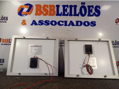 LOTE 434 - 02 PAINÉIS SOLARES 18V 10W.  (NO ESTADO) ATENÇÃO! FAZER A VISITAÇÃO ANTES DE ARREMATAR, NÃO SABEMOS SE FUNCIONA. LEILÃO NÃO TEM GARANTIA E NEM DEVOLUÇÃO, SUJEITO A POSSÍVEIS AVARIAS VISÍVEIS/OCULTAS E/OU AUSÊNCIA DE COMPONENTES.