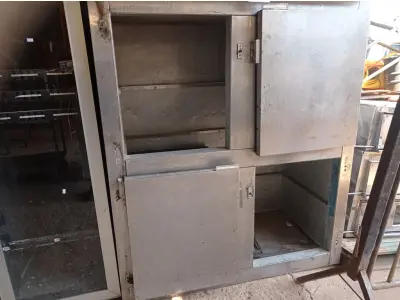 LOTE 488 - 01 GELADEIRA INDUSTRIAL SEM MOTOR COM AVARIAS. (NO ESTADO) ATENÇÃO! FAZER A VISITAÇÃO ANTES DE ARREMATAR, NÃO SABEMOS SE FUNCIONA. LEILÃO NÃO TEM GARANTIA E NEM DEVOLUÇÃO, SUJEITO A POSSÍVEIS AVARIAS VISÍVEIS/OCULTAS E/OU AUSÊNCIA DE COMPONENTES.