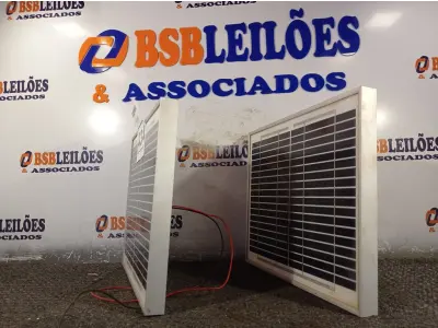 LOTE 434 - 02 PAINÉIS SOLARES 18V 10W.  (NO ESTADO) ATENÇÃO! FAZER A VISITAÇÃO ANTES DE ARREMATAR, NÃO SABEMOS SE FUNCIONA. LEILÃO NÃO TEM GARANTIA E NEM DEVOLUÇÃO, SUJEITO A POSSÍVEIS AVARIAS VISÍVEIS/OCULTAS E/OU AUSÊNCIA DE COMPONENTES.
