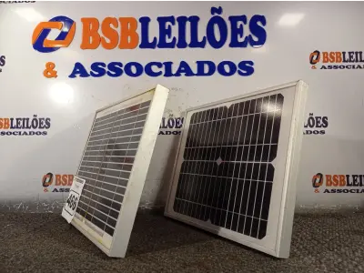 LOTE 466 - 02 PAINÉIS SOLARES 18V 10W.  (NO ESTADO) ATENÇÃO! FAZER A VISITAÇÃO ANTES DE ARREMATAR, NÃO SABEMOS SE FUNCIONA. LEILÃO NÃO TEM GARANTIA E NEM DEVOLUÇÃO, SUJEITO A POSSÍVEIS AVARIAS VISÍVEIS/OCULTAS E/OU AUSÊNCIA DE COMPONENTES.