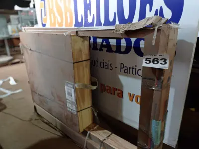 LOTE 563 - 01 - JANELA COM PERSIANA INTEGRADA ALUMÍNIO PINTADO BRANCO BLACKOUT 1,40X2,00M LINHA ALUMINIUM SASAZAKI (NO ESTADO, NÃO SABEMOS SE FUNCIONA. LEILÃO NÃO TEM GARANTIA E NEM DEVOLUÇÃO, SUJEITO A POSSÍVEIS AVARIAS VISÍVEIS/OCULTAS E/OU AUSÊNCIA DE COMPONENTES)