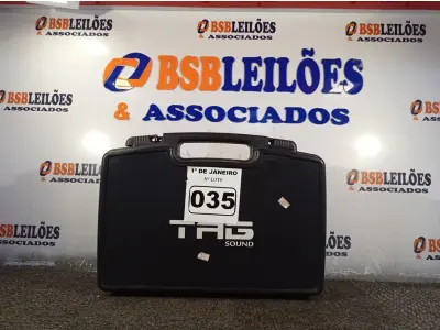 LOTE 035 - 01 MICROFONE + RECEPTOR SEM FIO MARCA TAG COM CASE E CABOS. (NO ESTADO) ATENÇÃO! FAZER A VISITAÇÃO ANTES DE ARREMATAR, NÃO SABEMOS SE FUNCIONA. LEILÃO NÃO TEM GARANTIA E NEM DEVOLUÇÃO, SUJEITO A POSSÍVEIS AVARIAS VISÍVEIS/OCULTAS E/OU AUSÊNCIA DE COMPONENTES.