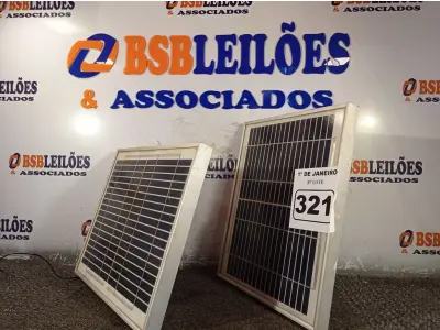 LOTE 321 - 02 PAINÉIS SOLARES 18V 10W. (NO ESTADO) ATENÇÃO! FAZER A VISITAÇÃO ANTES DE ARREMATAR, NÃO SABEMOS SE FUNCIONA. LEILÃO NÃO TEM GARANTIA E NEM DEVOLUÇÃO, SUJEITO A POSSÍVEIS AVARIAS VISÍVEIS/OCULTAS E/OU AUSÊNCIA DE COMPONENTES.
