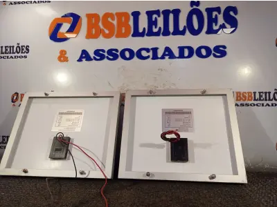 LOTE 248 - 02 PAINÉIS SOLARES 18V 10W. (NO ESTADO) ATENÇÃO! FAZER A VISITAÇÃO ANTES DE ARREMATAR, NÃO SABEMOS SE FUNCIONA. LEILÃO NÃO TEM GARANTIA E NEM DEVOLUÇÃO, SUJEITO A POSSÍVEIS AVARIAS VISÍVEIS/OCULTAS E/OU AUSÊNCIA DE COMPONENTES.