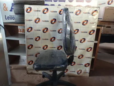 LOTE 150 - 01 CADEIRA DE ESCRITÓRIO COM BASE GIRATÓRIA. (NO ESTADO) ATENÇÃO! FAZER A VISITAÇÃO ANTES DE ARREMATAR, NÃO SABEMOS SE FUNCIONA. LEILÃO NÃO TEM GARANTIA E NEM DEVOLUÇÃO, SUJEITO A POSSÍVEIS AVARIAS VISÍVEIS/OCULTAS E/OU AUSÊNCIA DE COMPONENTES.