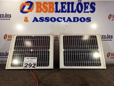 LOTE 292 - 02 PAINÉIS SOLARES 18V 10W. (NO ESTADO) ATENÇÃO! FAZER A VISITAÇÃO ANTES DE ARREMATAR, NÃO SABEMOS SE FUNCIONA. LEILÃO NÃO TEM GARANTIA E NEM DEVOLUÇÃO, SUJEITO A POSSÍVEIS AVARIAS VISÍVEIS/OCULTAS E/OU AUSÊNCIA DE COMPONENTES.