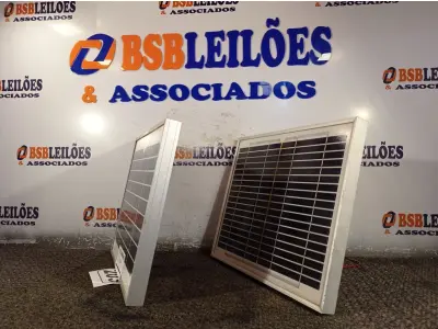 LOTE 203 - 02 PAINÉIS SOLARES 18V 10W. (NO ESTADO) ATENÇÃO! FAZER A VISITAÇÃO ANTES DE ARREMATAR, NÃO SABEMOS SE FUNCIONA. LEILÃO NÃO TEM GARANTIA E NEM DEVOLUÇÃO, SUJEITO A POSSÍVEIS AVARIAS VISÍVEIS/OCULTAS E/OU AUSÊNCIA DE COMPONENTES.