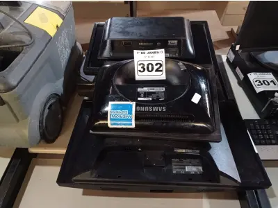 LOTE 302 - 08 MONITORES MARCAS E MODELOS DIVERSOS PARA RETIRADA DE PEÇAS. (NO ESTADO) ATENÇÃO! FAZER A VISITAÇÃO ANTES DE ARREMATAR, NÃO SABEMOS SE FUNCIONA. LEILÃO NÃO TEM GARANTIA E NEM DEVOLUÇÃO, SUJEITO A POSSÍVEIS AVARIAS VISÍVEIS/OCULTAS E/OU AUSÊNCIA DE COMPONENTES.