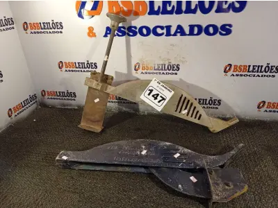 LOTE 147 - 02 PROTETORES PARA SERRA DE BANCADA. (NO ESTADO) ATENÇÃO! FAZER A VISITAÇÃO ANTES DE ARREMATAR, NÃO SABEMOS SE FUNCIONA. LEILÃO NÃO TEM GARANTIA E NEM DEVOLUÇÃO, SUJEITO A POSSÍVEIS AVARIAS VISÍVEIS/OCULTAS E/OU AUSÊNCIA DE COMPONENTES.