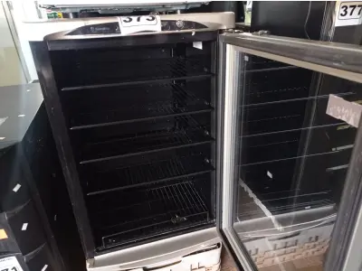LOTE 373 - 01 ADEGA METALFRIO. (NO ESTADO) ATENÇÃO! FAZER A VISITAÇÃO ANTES DE ARREMATAR, NÃO SABEMOS SE FUNCIONA. LEILÃO NÃO TEM GARANTIA E NEM DEVOLUÇÃO, SUJEITO A POSSÍVEIS AVARIAS VISÍVEIS/OCULTAS E/OU AUSÊNCIA DE COMPONENTES.
