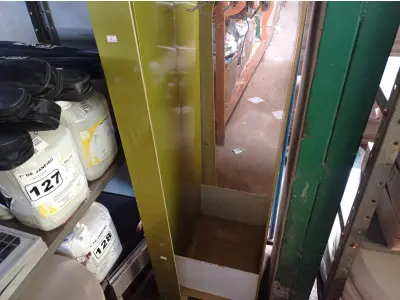 LOTE 131 - 01 EXPOSITOR EM FIBRA DE VIDRO. (NO ESTADO) ATENÇÃO! FAZER A VISITAÇÃO ANTES DE ARREMATAR, NÃO SABEMOS SE FUNCIONA. LEILÃO NÃO TEM GARANTIA E NEM DEVOLUÇÃO, SUJEITO A POSSÍVEIS AVARIAS VISÍVEIS/OCULTAS E/OU AUSÊNCIA DE COMPONENTES.