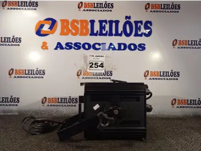LOTE 254 - 01 LUMINÁRIA PARA ESTÚDIO. (NO ESTADO) ATENÇÃO! FAZER A VISITAÇÃO ANTES DE ARREMATAR, NÃO SABEMOS SE FUNCIONA. LEILÃO NÃO TEM GARANTIA E NEM DEVOLUÇÃO, SUJEITO A POSSÍVEIS AVARIAS VISÍVEIS/OCULTAS E/OU AUSÊNCIA DE COMPONENTES.