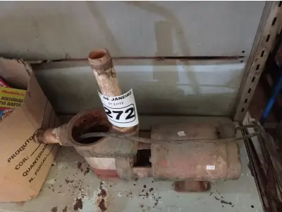 LOTE 272 - 01 MOTOBOMBA COM AVARIAS. (NO ESTADO) ATENÇÃO! FAZER A VISITAÇÃO ANTES DE ARREMATAR, NÃO SABEMOS SE FUNCIONA. LEILÃO NÃO TEM GARANTIA E NEM DEVOLUÇÃO, SUJEITO A POSSÍVEIS AVARIAS VISÍVEIS/OCULTAS E/OU AUSÊNCIA DE COMPONENTES.