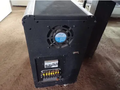LOTE 369 - 01 NOBREAK 7.5KVA. (NO ESTADO) ATENÇÃO! FAZER A VISITAÇÃO ANTES DE ARREMATAR, NÃO SABEMOS SE FUNCIONA. LEILÃO NÃO TEM GARANTIA E NEM DEVOLUÇÃO, SUJEITO A POSSÍVEIS AVARIAS VISÍVEIS/OCULTAS E/OU AUSÊNCIA DE COMPONENTES.