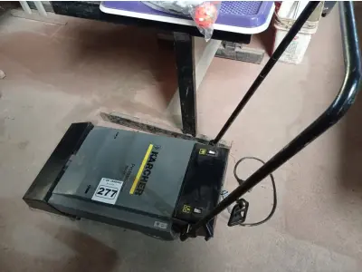 LOTE 277 - 01 LIMPADOR DE ESCADAS PROFISSIONAL MARCA KARCHER BR 45/10. (NO ESTADO) ATENÇÃO! FAZER A VISITAÇÃO ANTES DE ARREMATAR, NÃO SABEMOS SE FUNCIONA. LEILÃO NÃO TEM GARANTIA E NEM DEVOLUÇÃO, SUJEITO A POSSÍVEIS AVARIAS VISÍVEIS/OCULTAS E/OU AUSÊNCIA DE COMPONENTES.