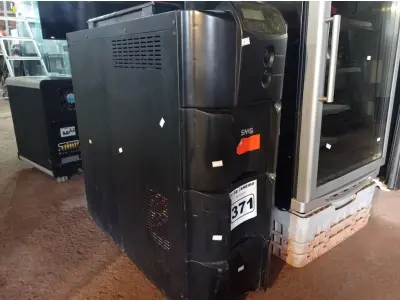 LOTE 371 - 01 NOBREAK SMS 6000VA. (NO ESTADO) ATENÇÃO! FAZER A VISITAÇÃO ANTES DE ARREMATAR, NÃO SABEMOS SE FUNCIONA. LEILÃO NÃO TEM GARANTIA E NEM DEVOLUÇÃO, SUJEITO A POSSÍVEIS AVARIAS VISÍVEIS/OCULTAS E/OU AUSÊNCIA DE COMPONENTES.