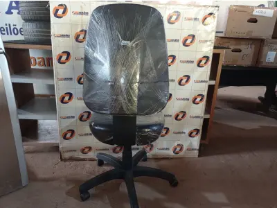 LOTE 150 - 01 CADEIRA DE ESCRITÓRIO COM BASE GIRATÓRIA. (NO ESTADO) ATENÇÃO! FAZER A VISITAÇÃO ANTES DE ARREMATAR, NÃO SABEMOS SE FUNCIONA. LEILÃO NÃO TEM GARANTIA E NEM DEVOLUÇÃO, SUJEITO A POSSÍVEIS AVARIAS VISÍVEIS/OCULTAS E/OU AUSÊNCIA DE COMPONENTES.