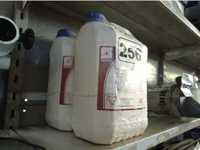 LOTE 256 - 10 LITROS DE CLOROCLEAN. (NO ESTADO) ATENÇÃO! FAZER A VISITAÇÃO ANTES DE ARREMATAR, NÃO SABEMOS SE FUNCIONA. LEILÃO NÃO TEM GARANTIA E NEM DEVOLUÇÃO, SUJEITO A POSSÍVEIS AVARIAS VISÍVEIS/OCULTAS E/OU AUSÊNCIA DE COMPONENTES.
