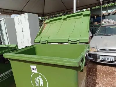 LOTE 511 - 01 CONTÊINER HDPE EN840 660L.  (NO ESTADO) ATENÇÃO! FAZER A VISITAÇÃO ANTES DE ARREMATAR, NÃO SABEMOS SE FUNCIONA. LEILÃO NÃO TEM GARANTIA E NEM DEVOLUÇÃO, SUJEITO A POSSÍVEIS AVARIAS VISÍVEIS/OCULTAS E/OU AUSÊNCIA DE COMPONENTES.