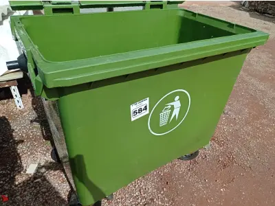 LOTE 510 - 01 CONTÊINER HDPE EN840 660L.  (NO ESTADO) ATENÇÃO! FAZER A VISITAÇÃO ANTES DE ARREMATAR, NÃO SABEMOS SE FUNCIONA. LEILÃO NÃO TEM GARANTIA E NEM DEVOLUÇÃO, SUJEITO A POSSÍVEIS AVARIAS VISÍVEIS/OCULTAS E/OU AUSÊNCIA DE COMPONENTES.